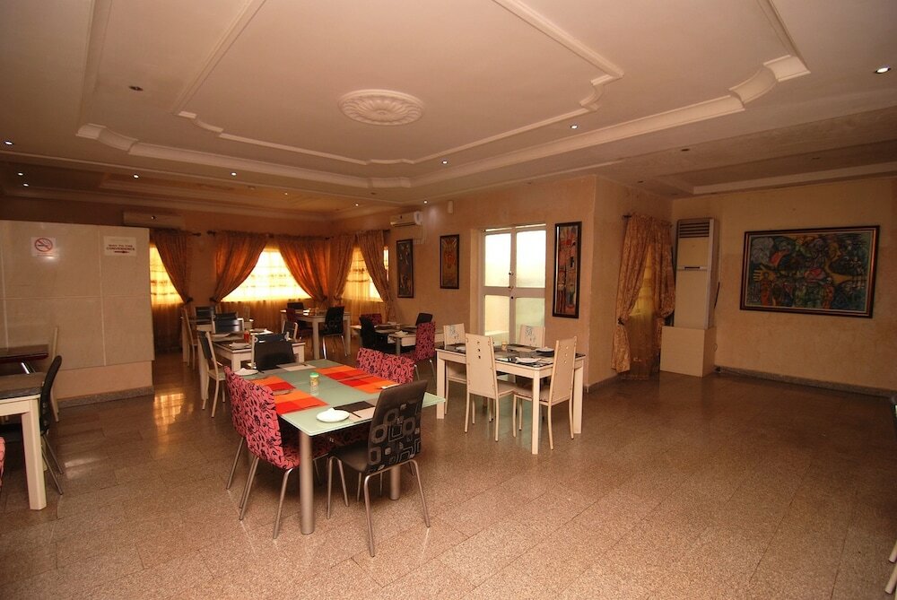 Фото Lapour Hotels Ltd