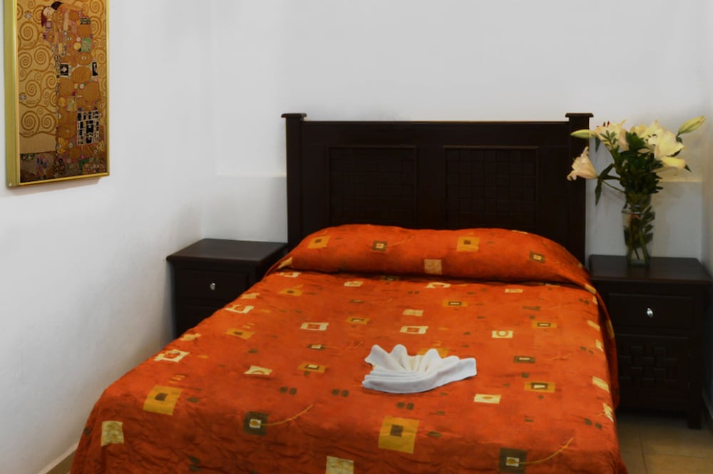 Фото Hotel Zirahuen