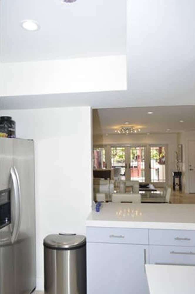 Фото 2 Bedroom Homes in North Miami by Tmg