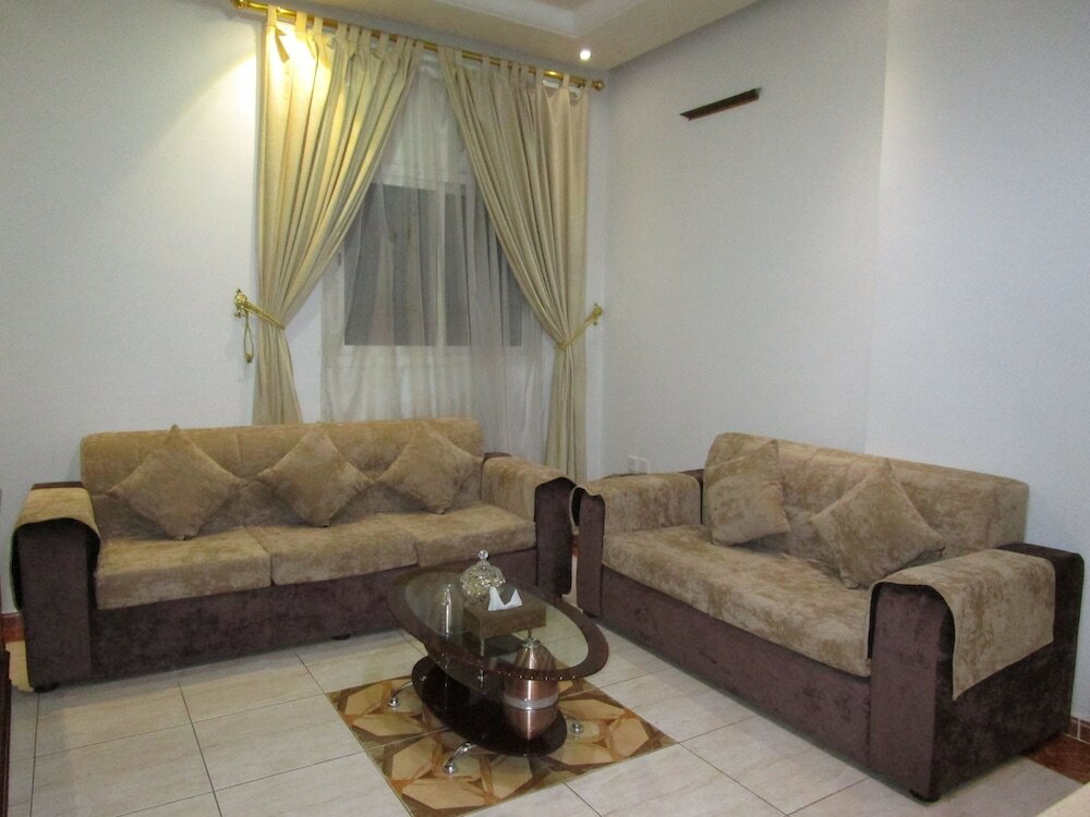 Фото Lamasat Al Hamra Furnished Apartments