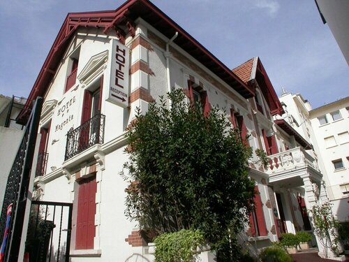 Внешний вид отеля Hôtel Le Magenta в Сен-Жан-де-Люзе, фото 1