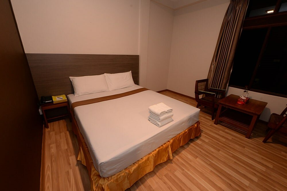 Фото Min Nandar Garden Hotel