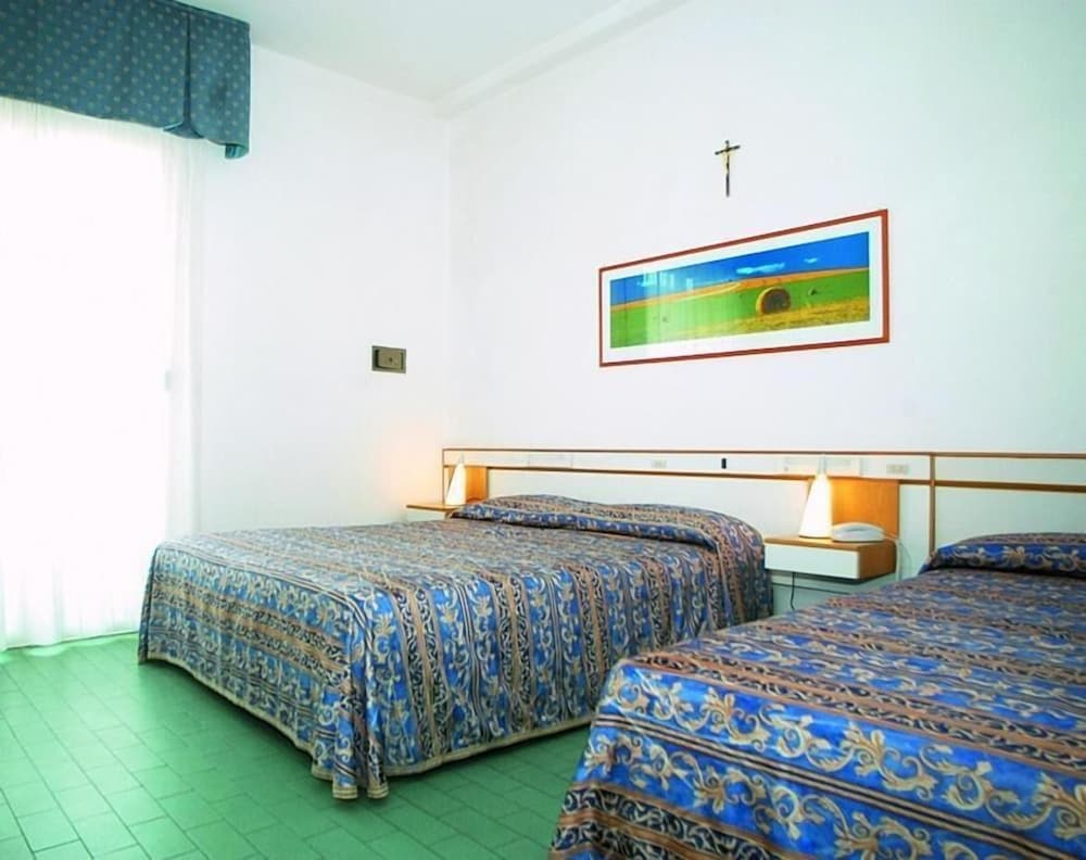 Фото Hotel Cavour Cesenatico
