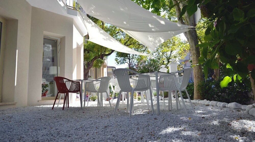 Фото Petit Hotel