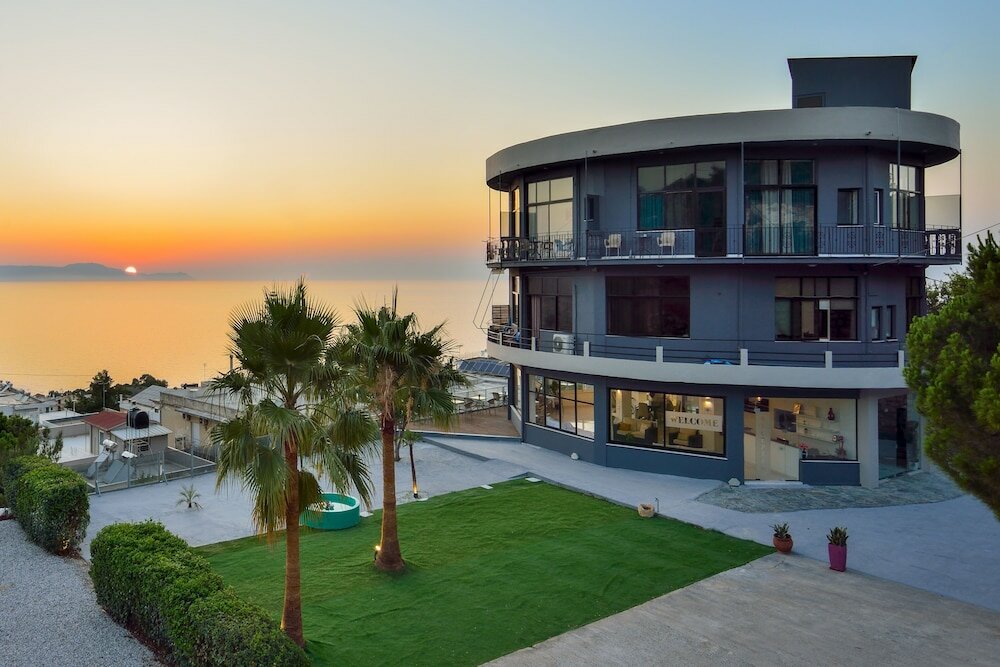 Фото отеля 1