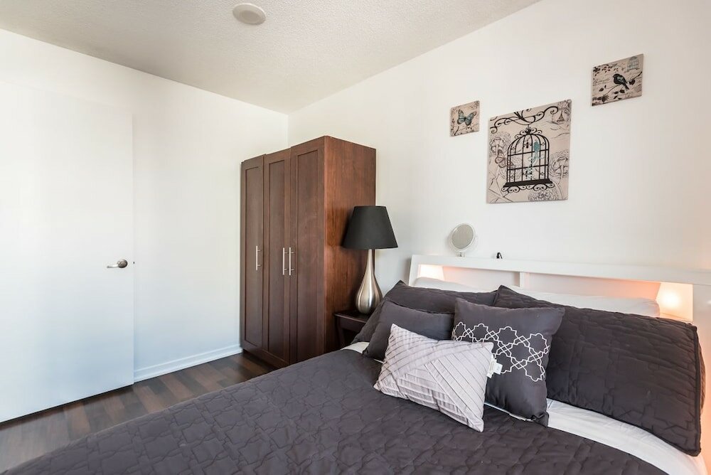 Фото Life Suites Rogers Centre