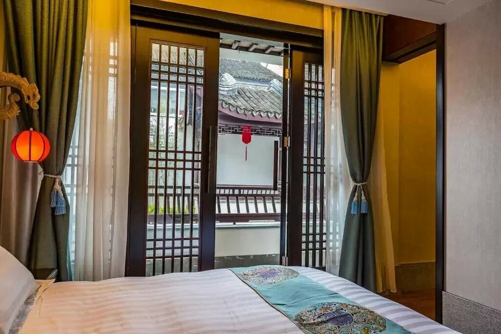 Фото Graceland Garden Court Hotel