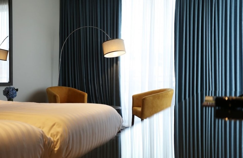 Фото Ambassadori Hotel