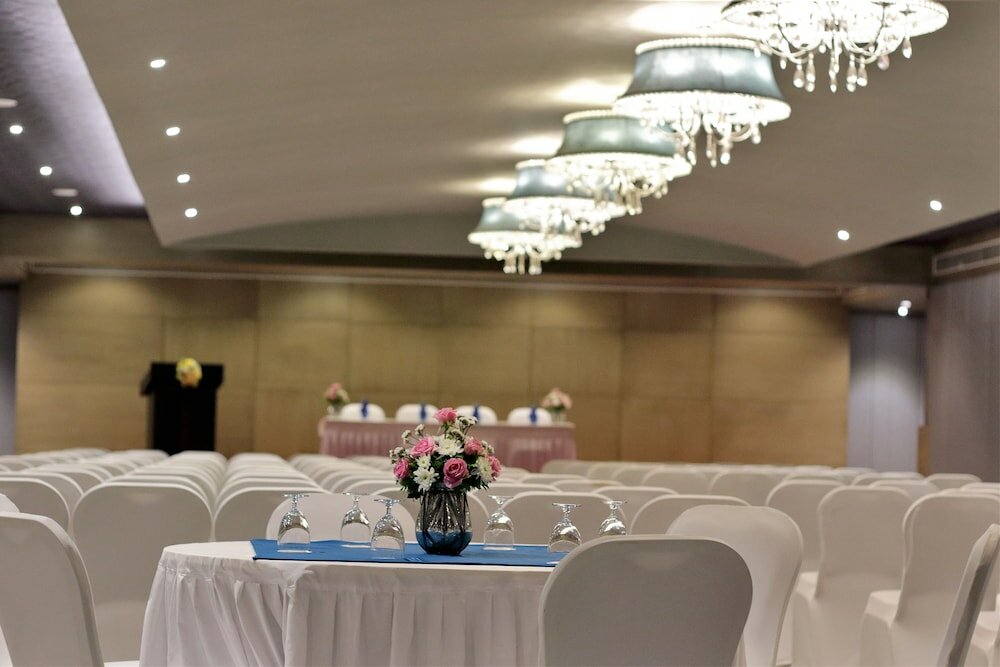 Фото The Baroda Residency