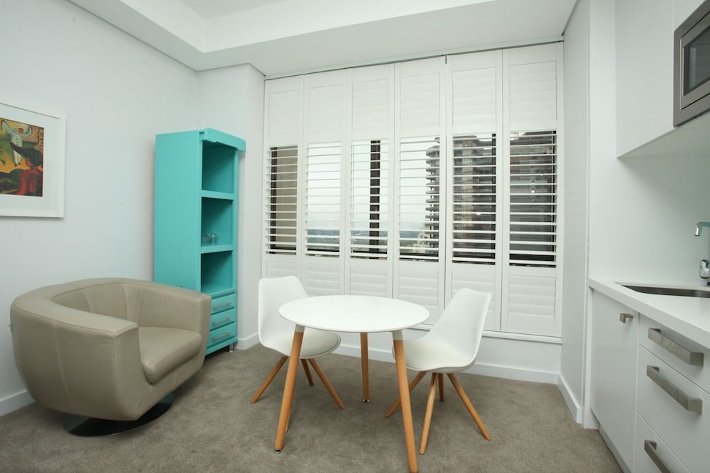 Фото Sandton Skye Unit 702