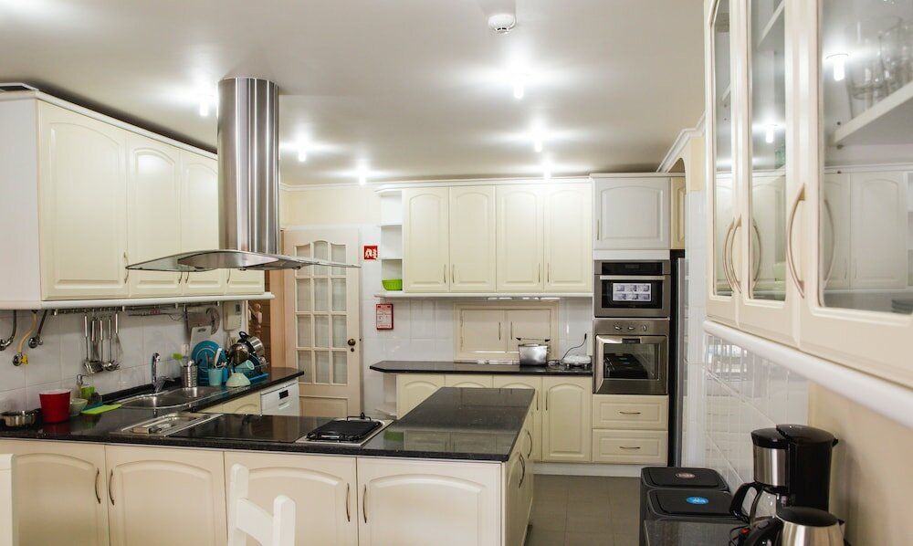 Фото Help Yourself Hostels Carcavelos Coast