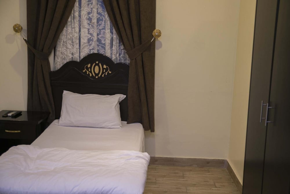 Фото Al Eairy Furnished Apartments Qassim 4