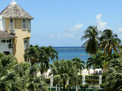 Гостиница SandCastles Deluxe Beach Resort в Очо-Риос