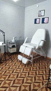 Салон красоты (ulitsa Komarova, 15), salón de belleza