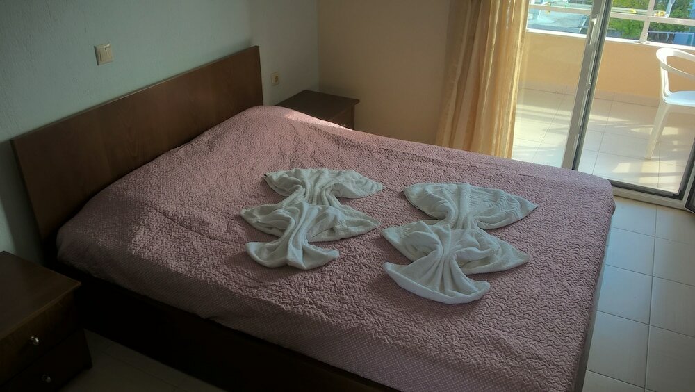 Фото Kyparissis Rooms