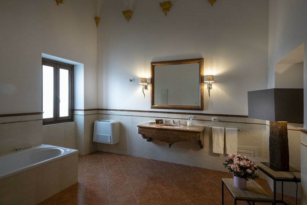 Фото Abbazia Santa Maria del Bosco