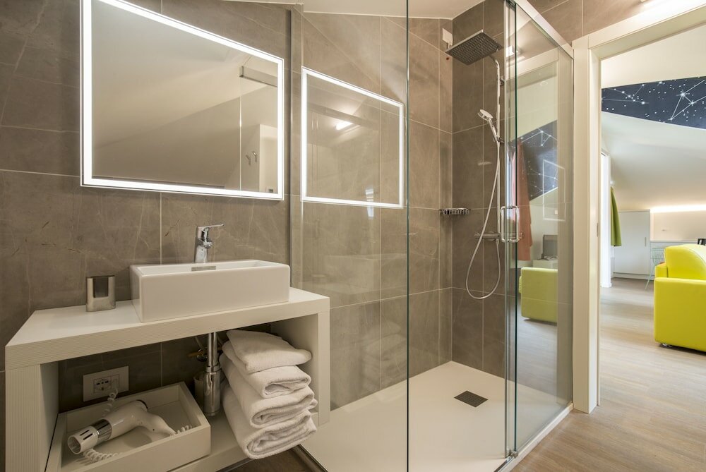 Фото Holiday IV Gardan