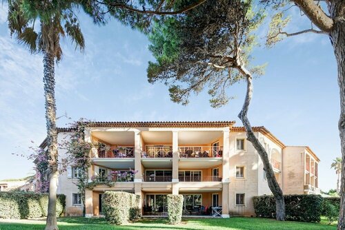 Гостиница Résidence Pierre & Vacances Le Hameau de la Pinède в Йере