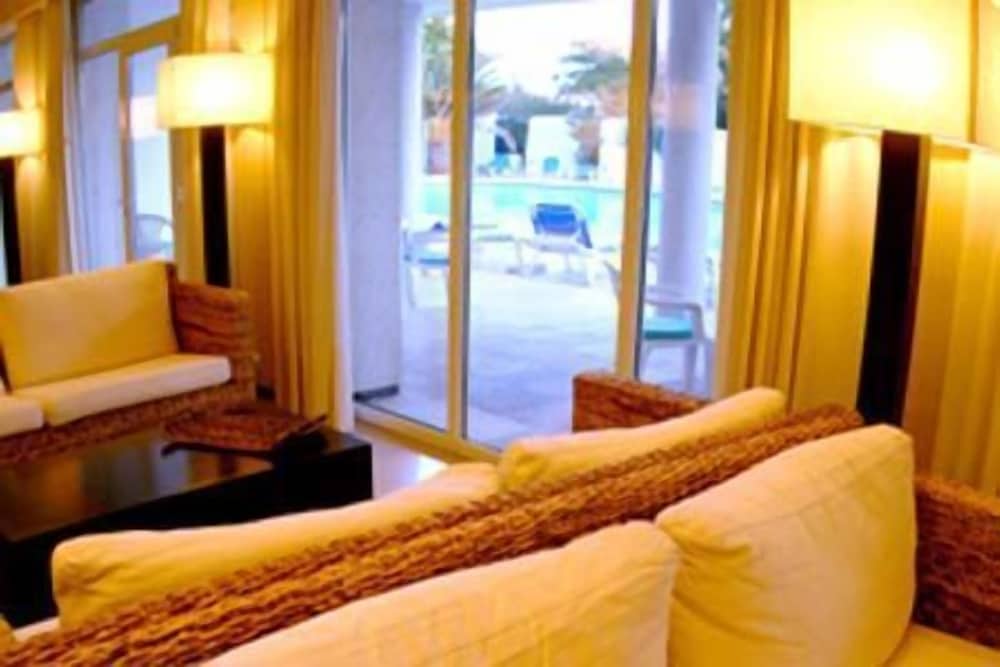 Фото Carcavelos Beach Hotel