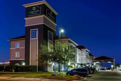 Гостиница La Quinta Inn & Suites by Wyndham Laredo Airport