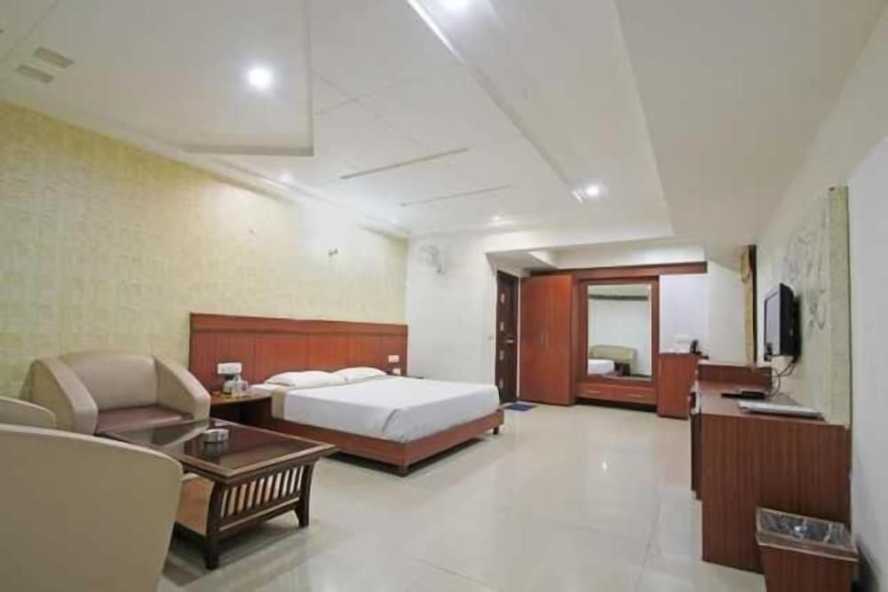 Фото Hotel Nagpal Regency