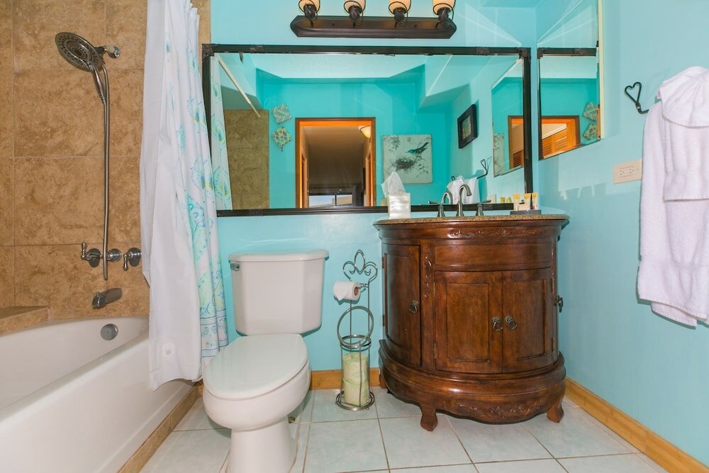 Фото Two Bedroom Discovery Bay High Rise Condos with Lanai & Gorgeous Views