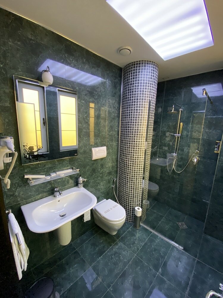 Фото The Red Bricks Hotel