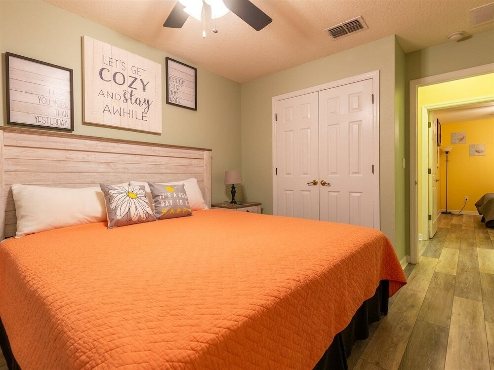 Фото Private Screened Splash Pool Overlooking Tranquil Lake Right Beside Disney World by Florida Dream Homes