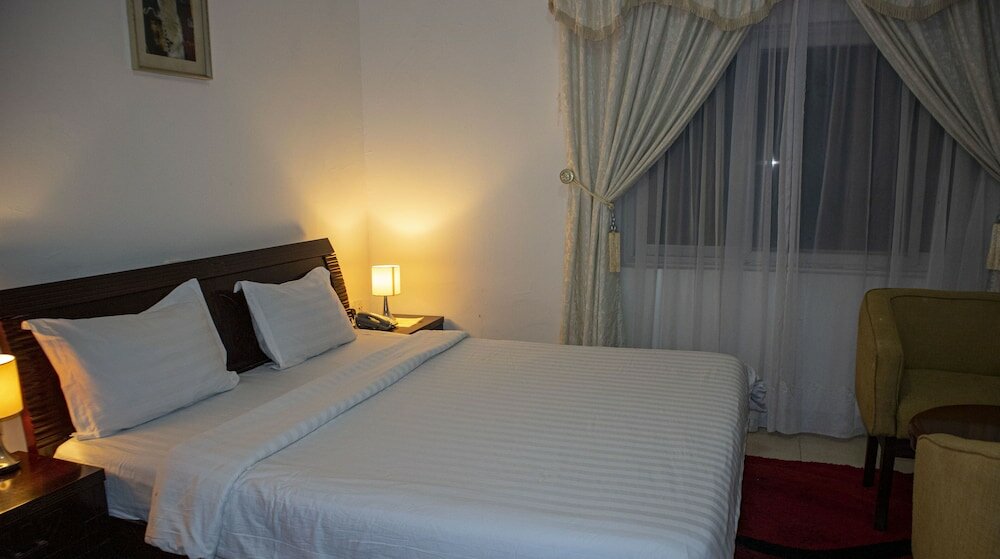 Фото His Majesty's Hotel and Apartments