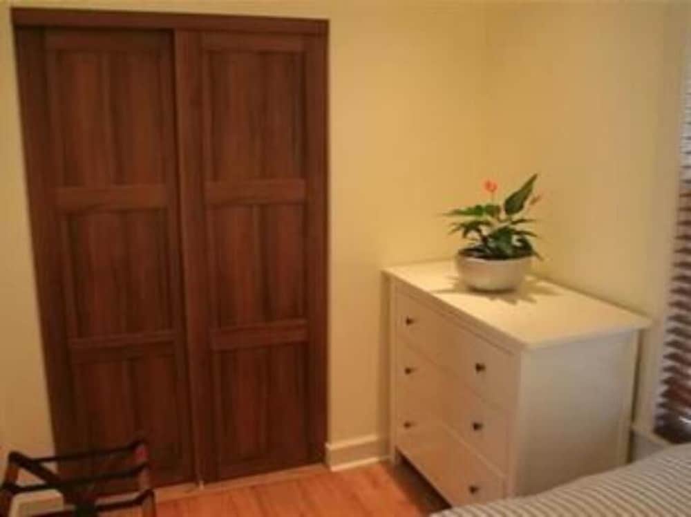 Фото Roscoe Village Guesthouse