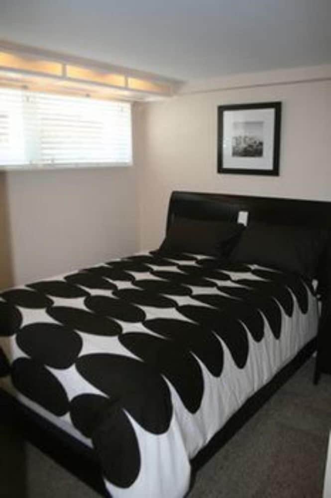 Фото Roscoe Village Guesthouse