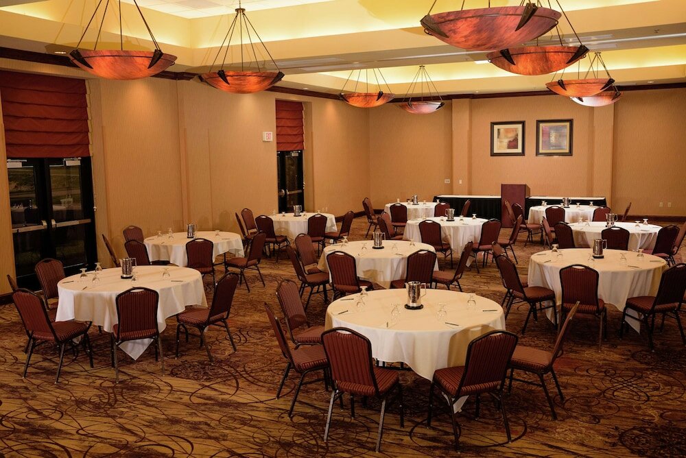 Фото Embassy Suites by Hilton Minneapolis North