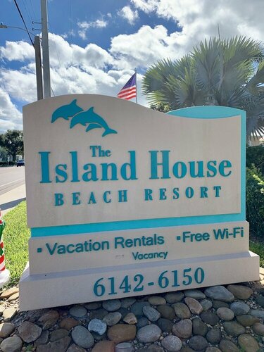 Гостиница Island House Beach Resort