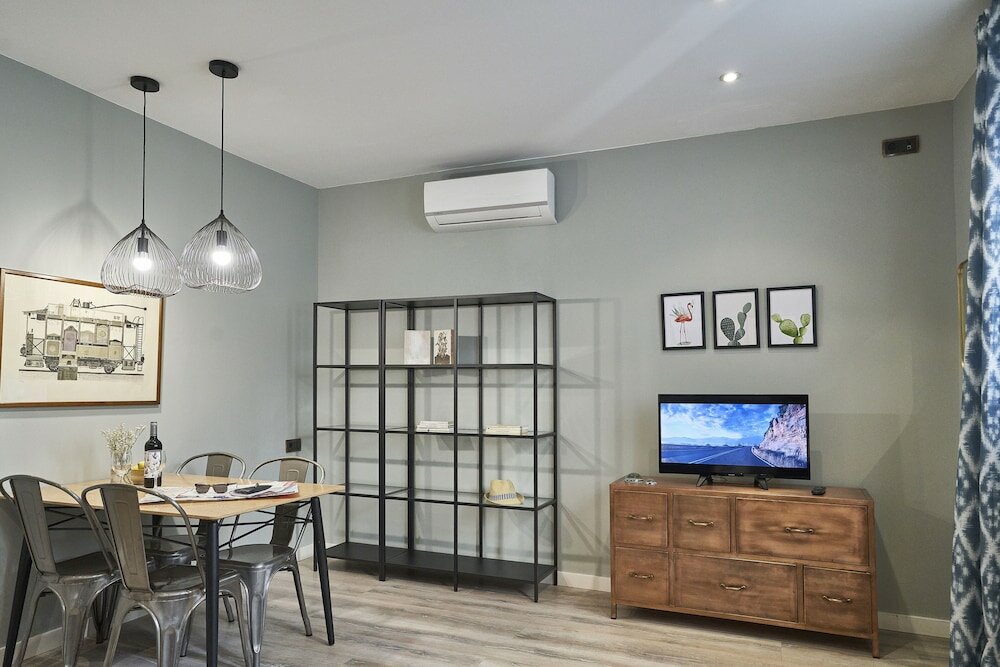 Фото AinB Las Ramblas Colón Apartments