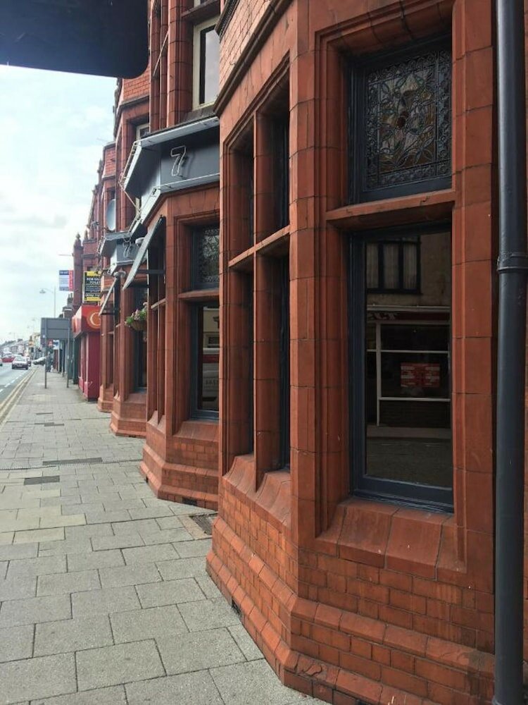 Фото The Royal Hotel Crewe