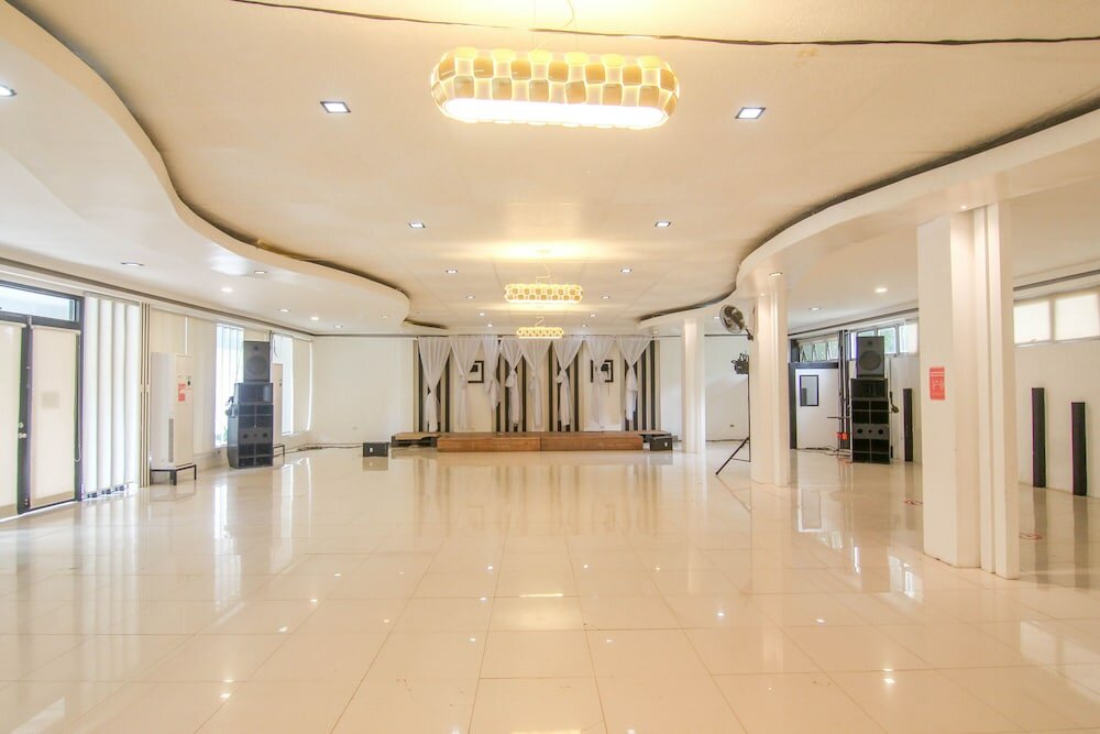 Фото Quezon Premier Hotel Lucena