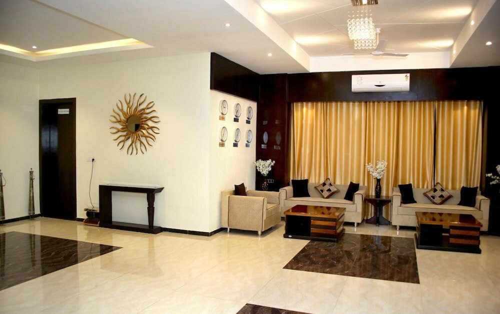 Фото Hotel Lavanya Palace