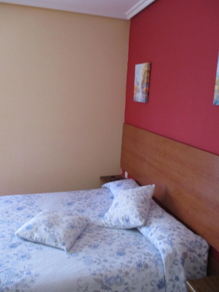 Фото Hostal Becares