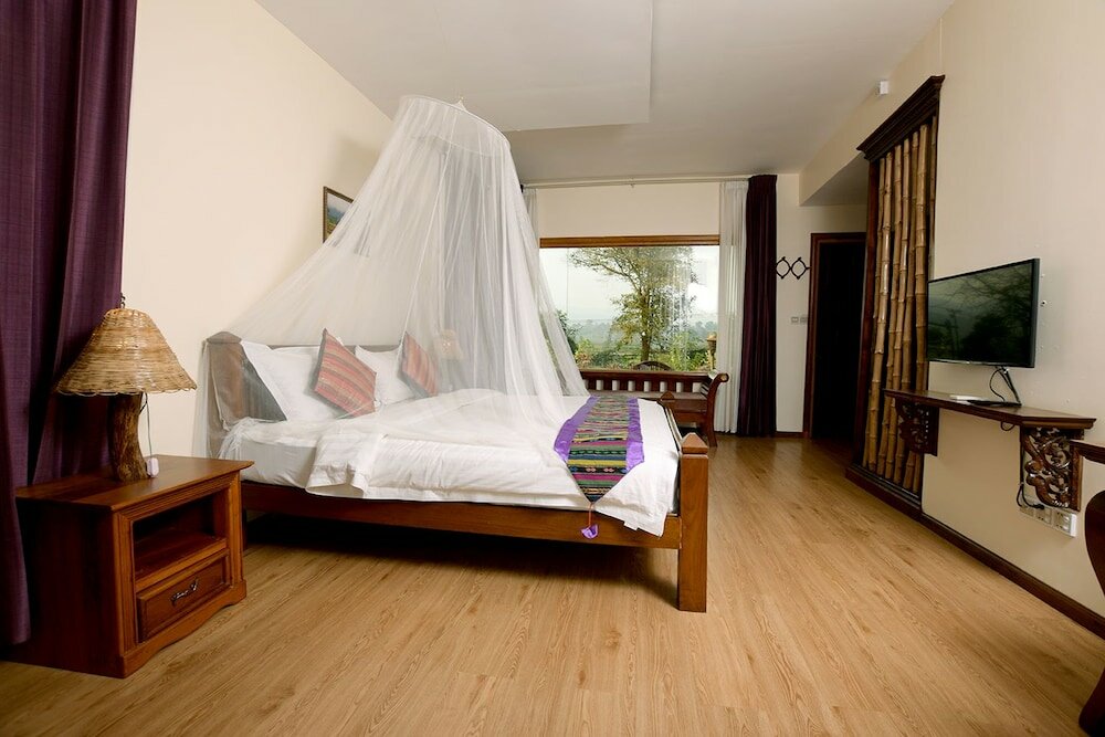 Фото Mr. Charles River View Lodge