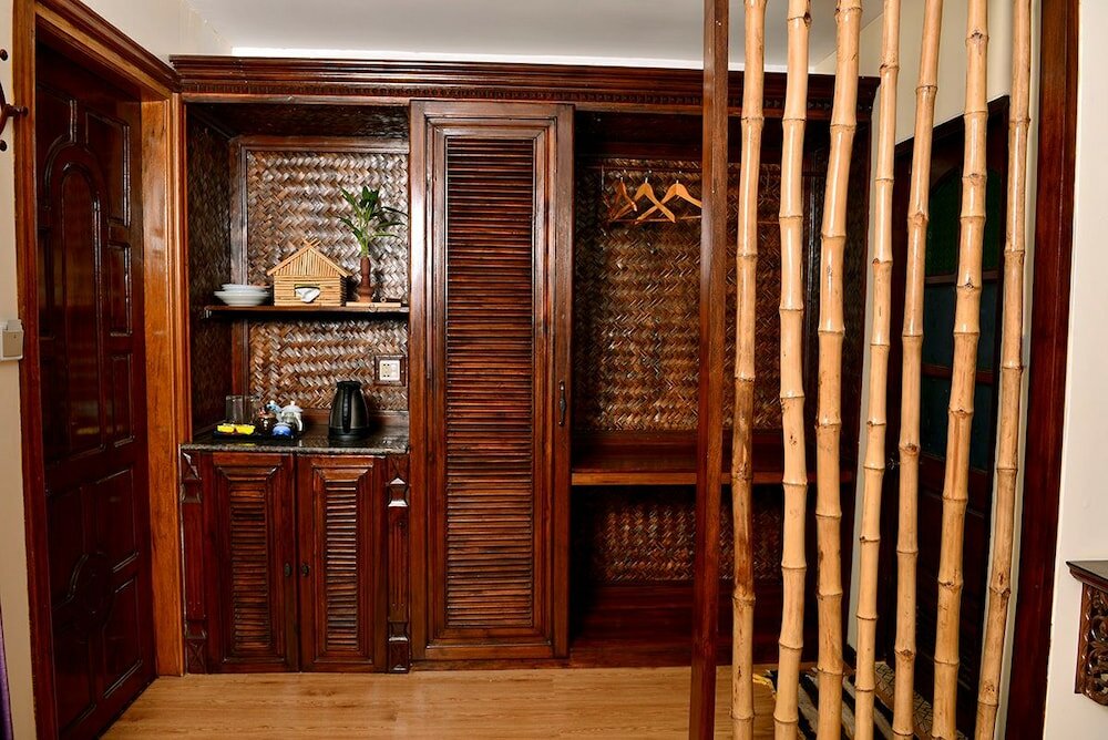 Фото Mr. Charles River View Lodge