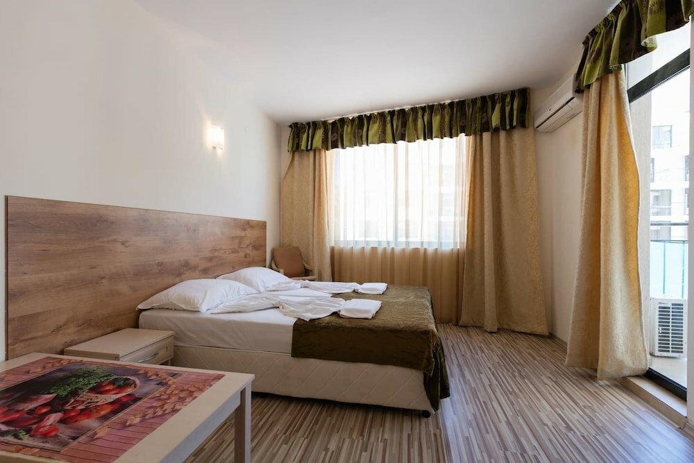 Фото Studio for Family with Kitchenette and Pool view