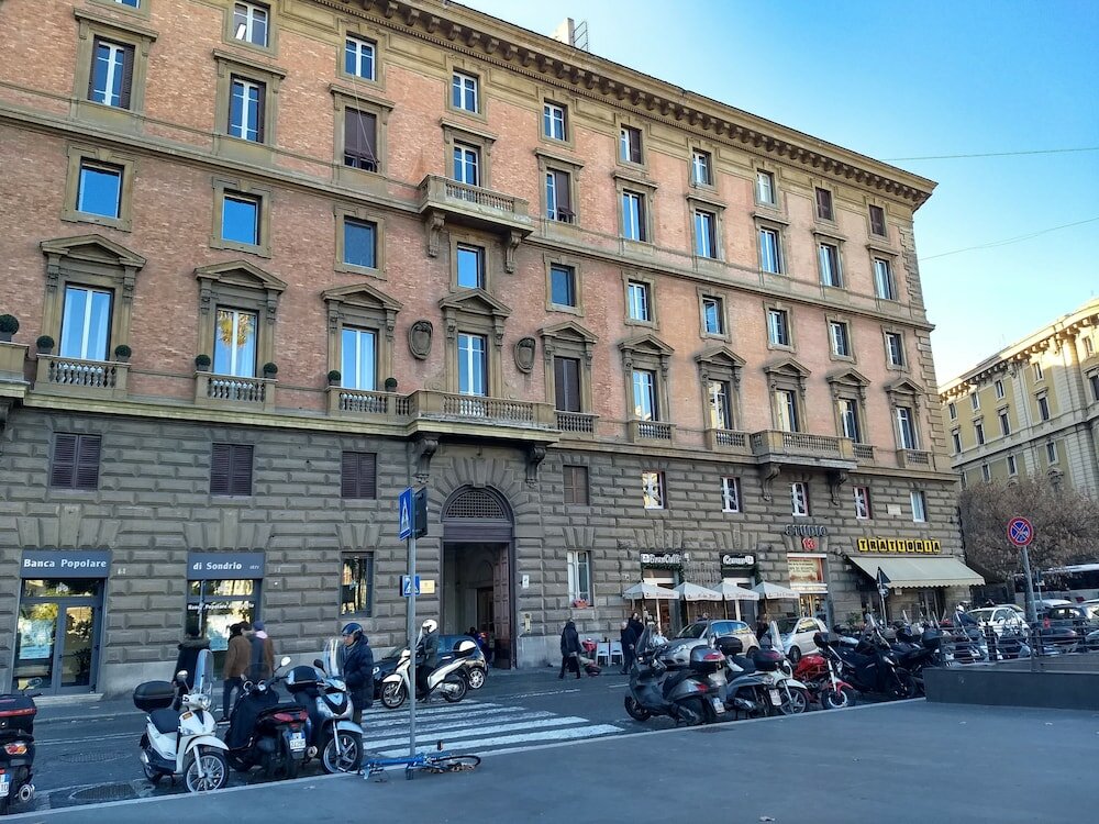 Фото отеля 1