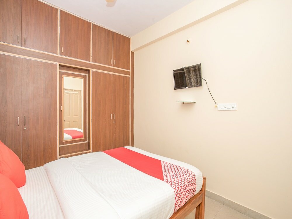 Фото Oyo 12776 SV Suites
