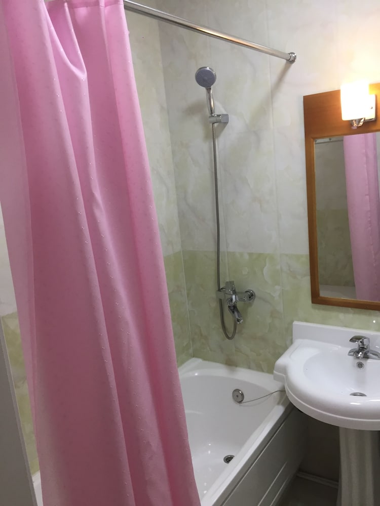 Фото Отель Очир титэм (Бриллиантовая корона)