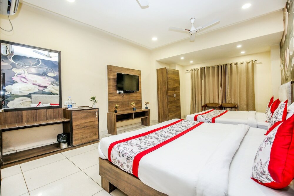 Фото Hotel Karan Residency