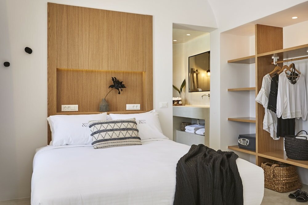 Фото White and Co. La Torre Suites