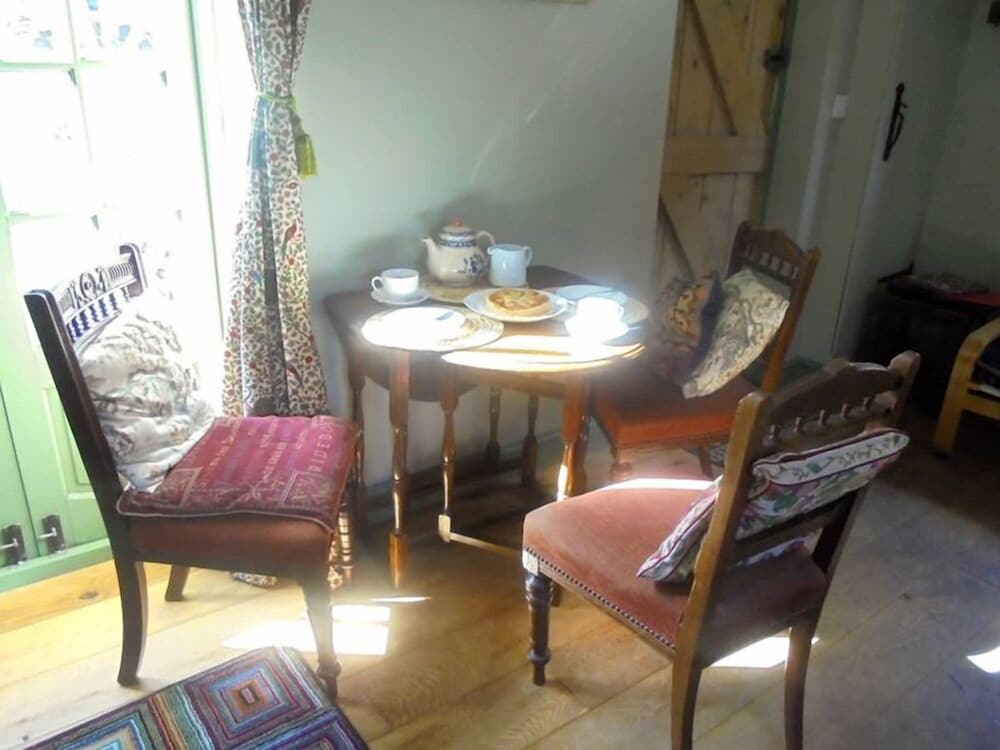 Фото Needles Cottages