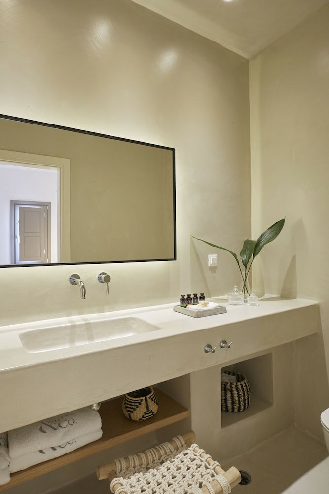 Фото White and Co. La Torre Suites