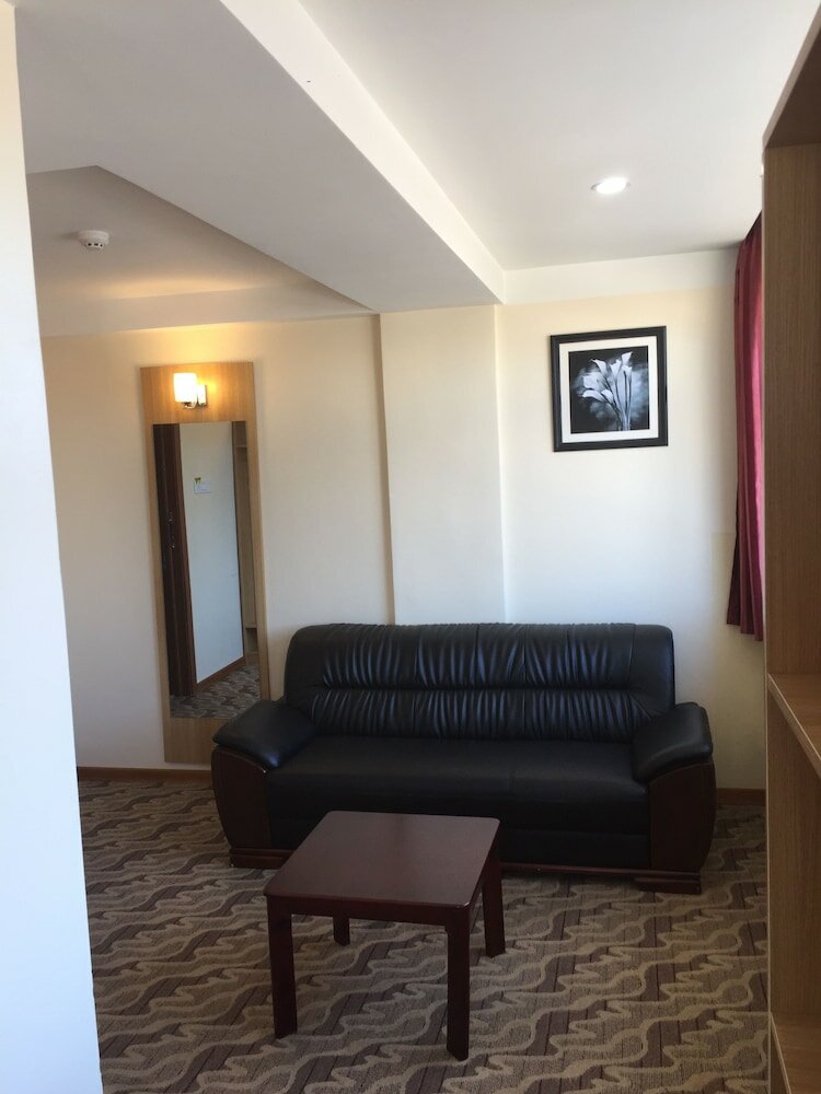 Фото Отель Очир титэм (Бриллиантовая корона)