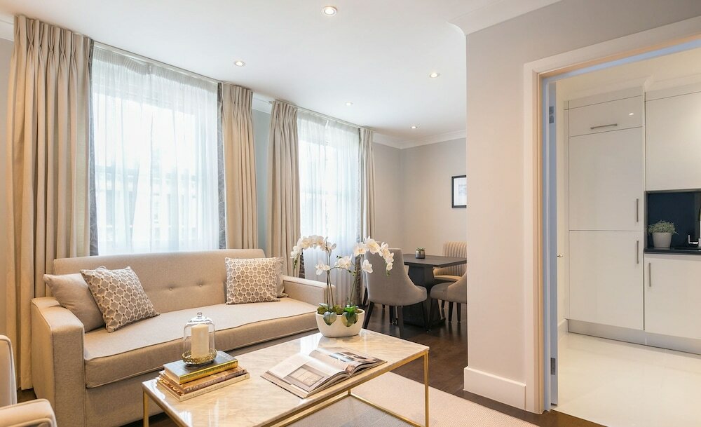 Фото Chilworth Court